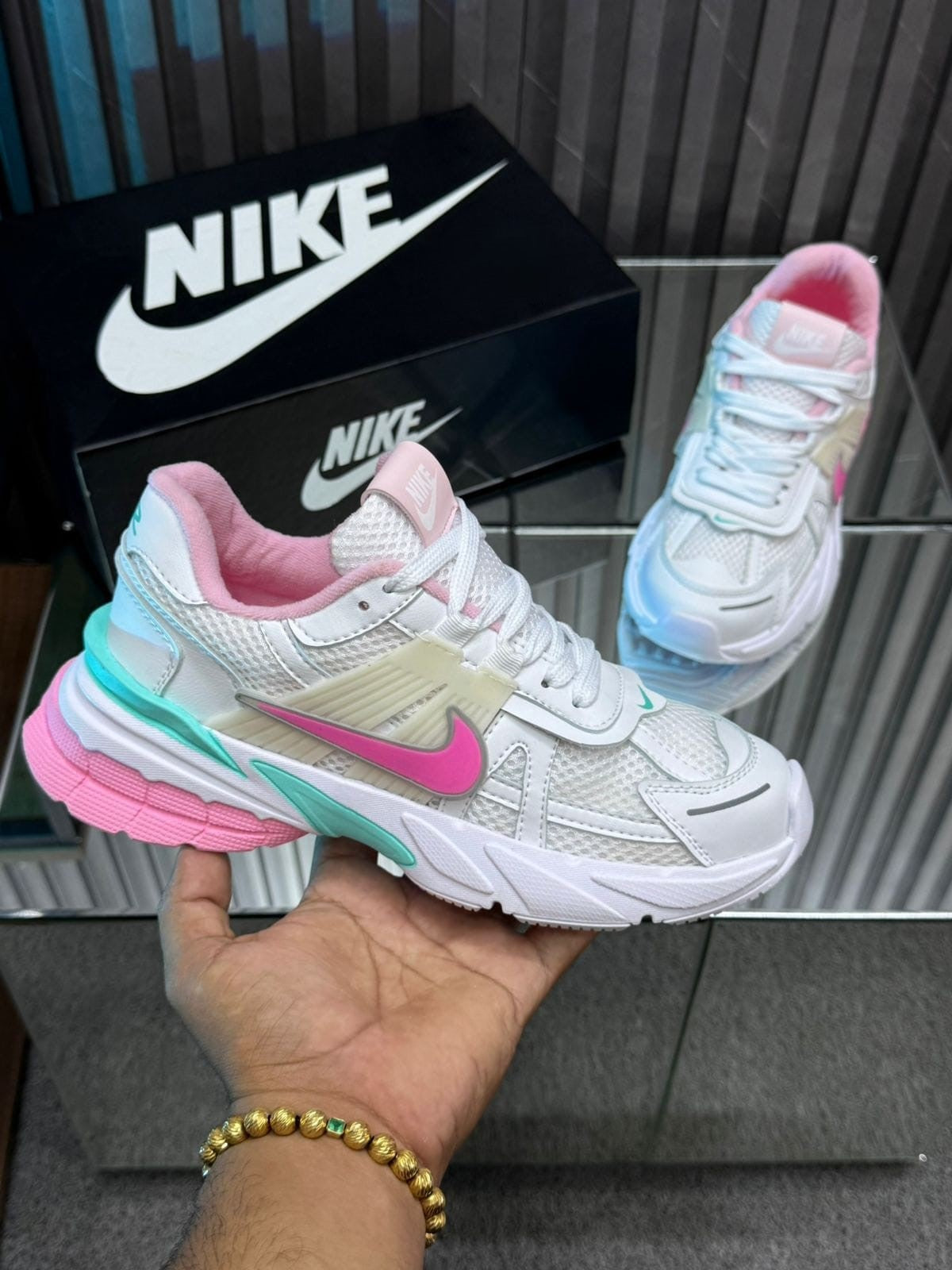 Zapatillas Nike V2K Run para dama
